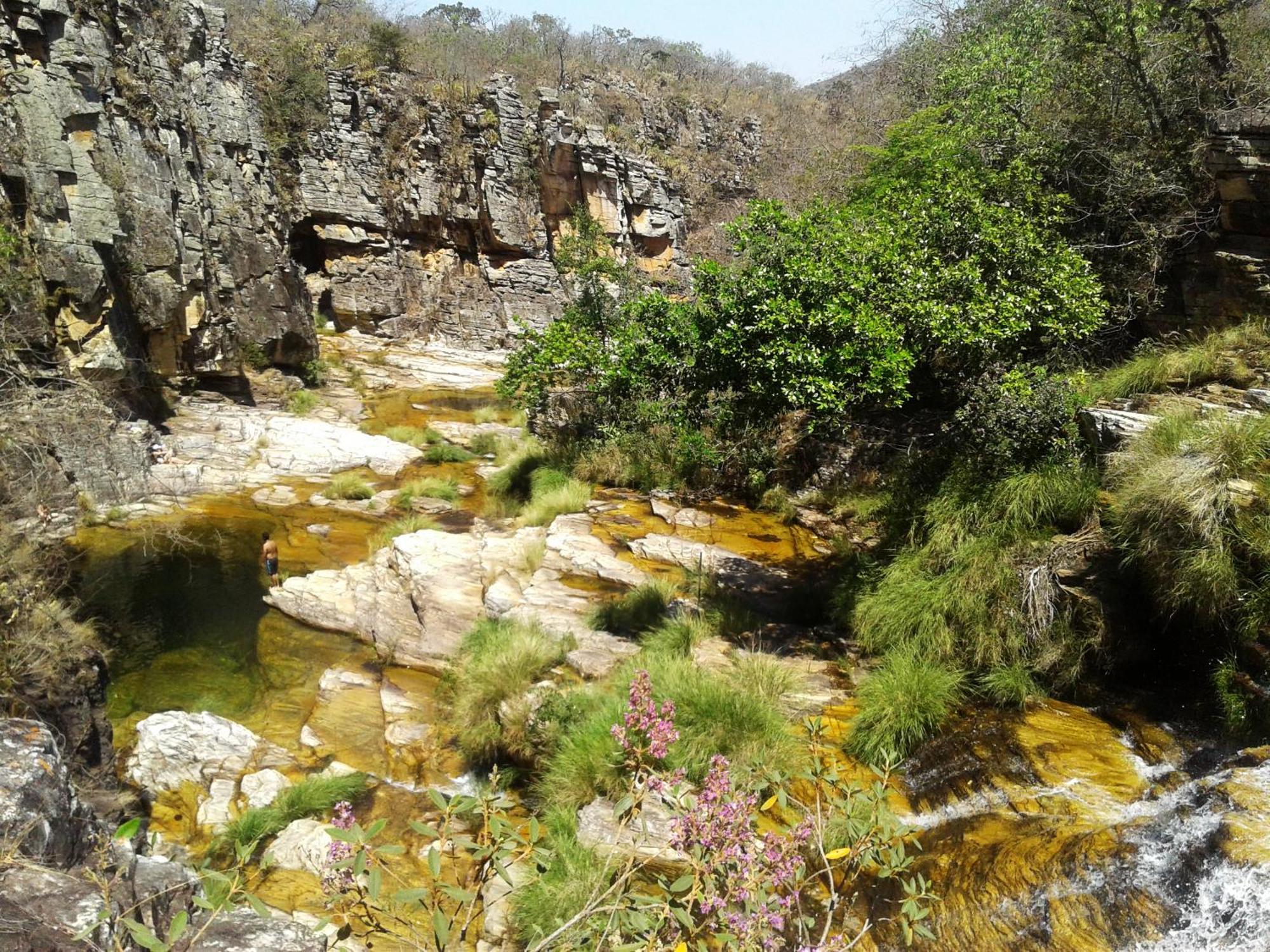 Отель Cachoeiras Pe Da Serra Сан-Жуан-Батиста-ду-Глория Экстерьер фото