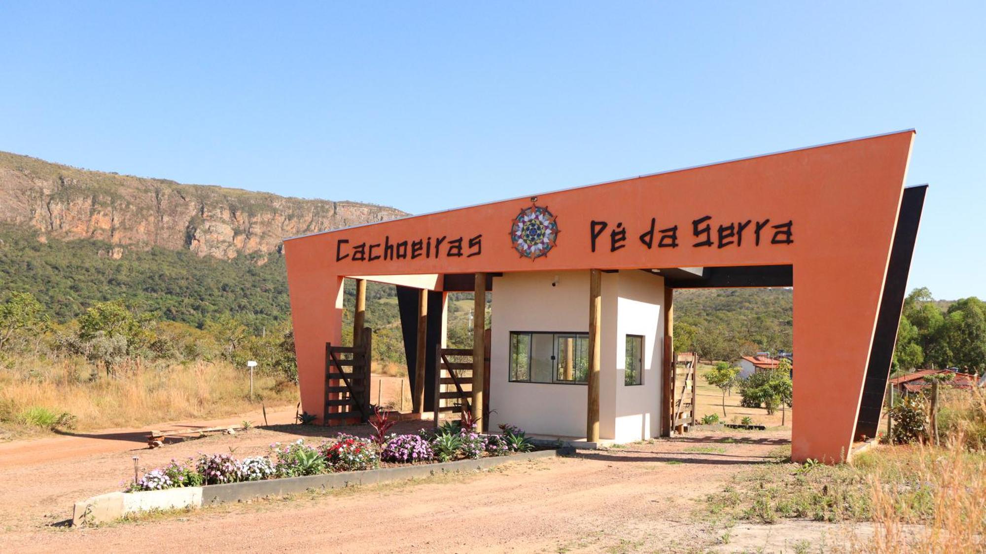 Отель Cachoeiras Pe Da Serra Сан-Жуан-Батиста-ду-Глория Экстерьер фото